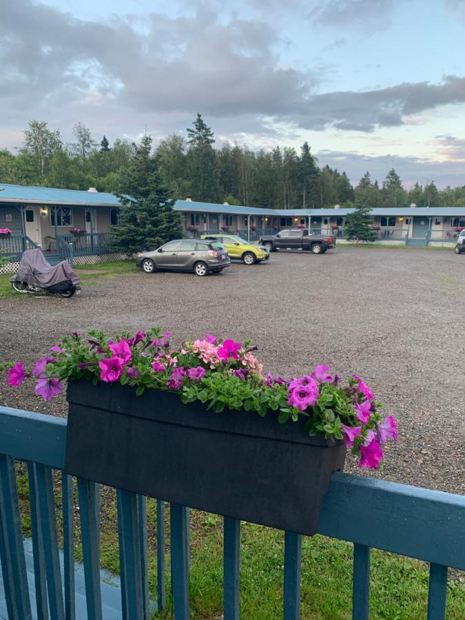 Motel De L'Anse Port-Daniel Экстерьер фото