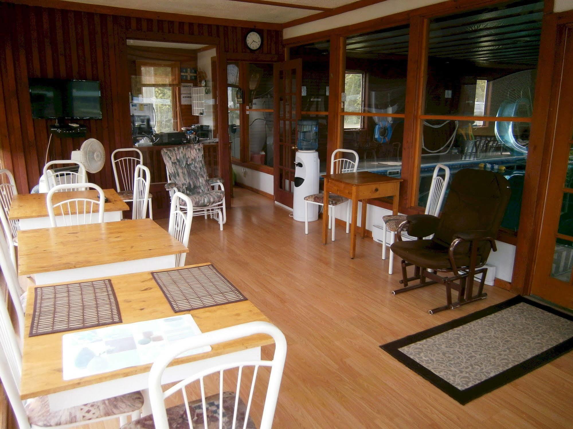 Motel De L'Anse Port-Daniel Экстерьер фото