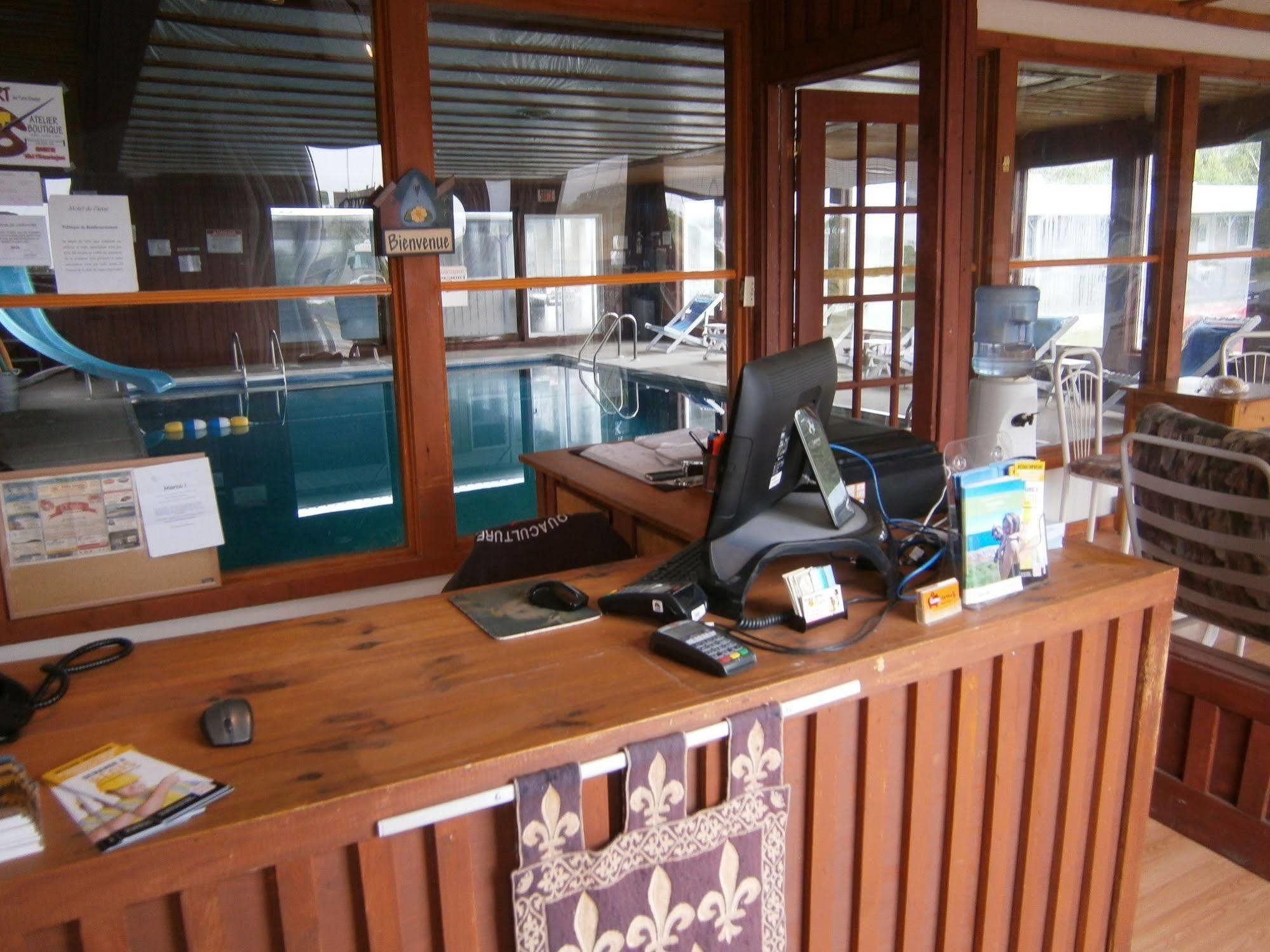 Motel De L'Anse Port-Daniel Экстерьер фото