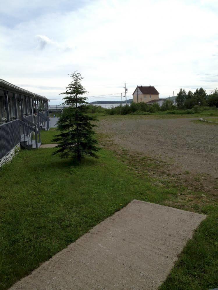 Motel De L'Anse Port-Daniel Экстерьер фото